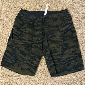 Men’s Lululemon Current State board short size 28